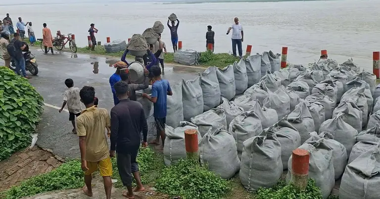 আঞ্চলিক মহাসড়কে ধস